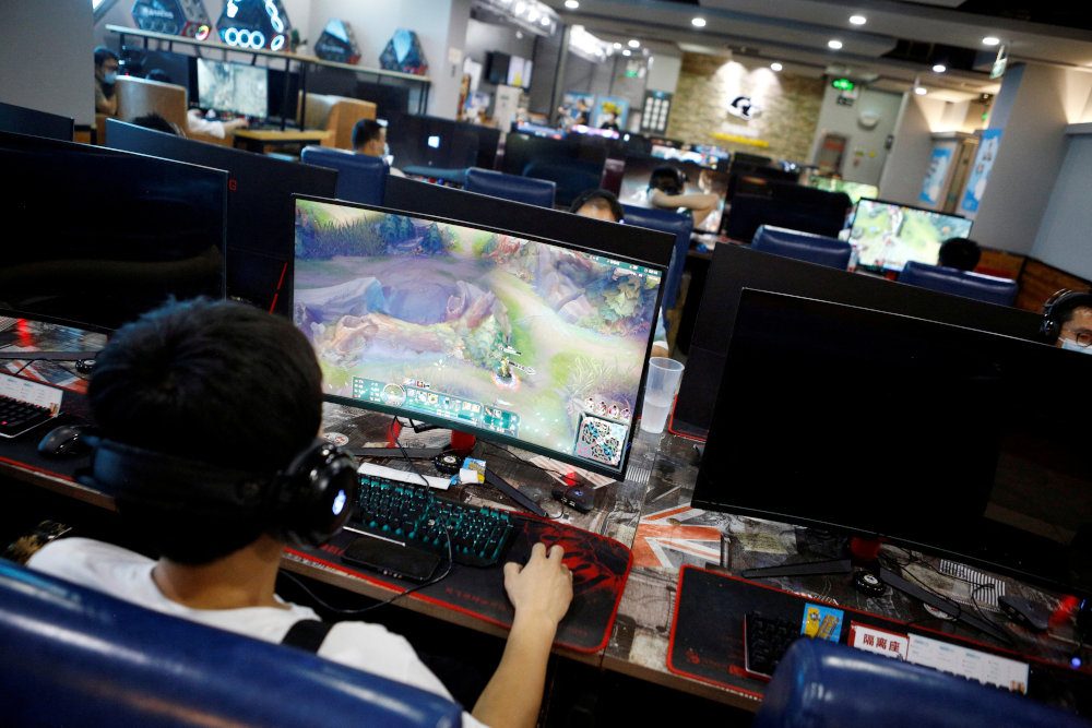 In latest gaming crackdown, China bans livestreaming of unauthorized titles