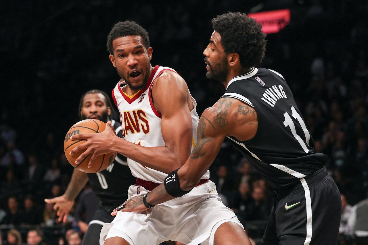 Nets hold up Cavs, wrap up No. 7 seed in East