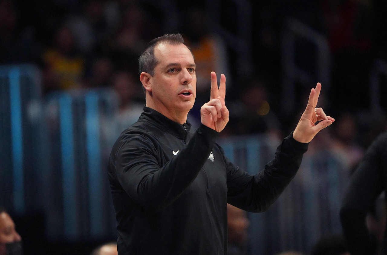 Frank Vogel reportedly out as Lakers head coach
