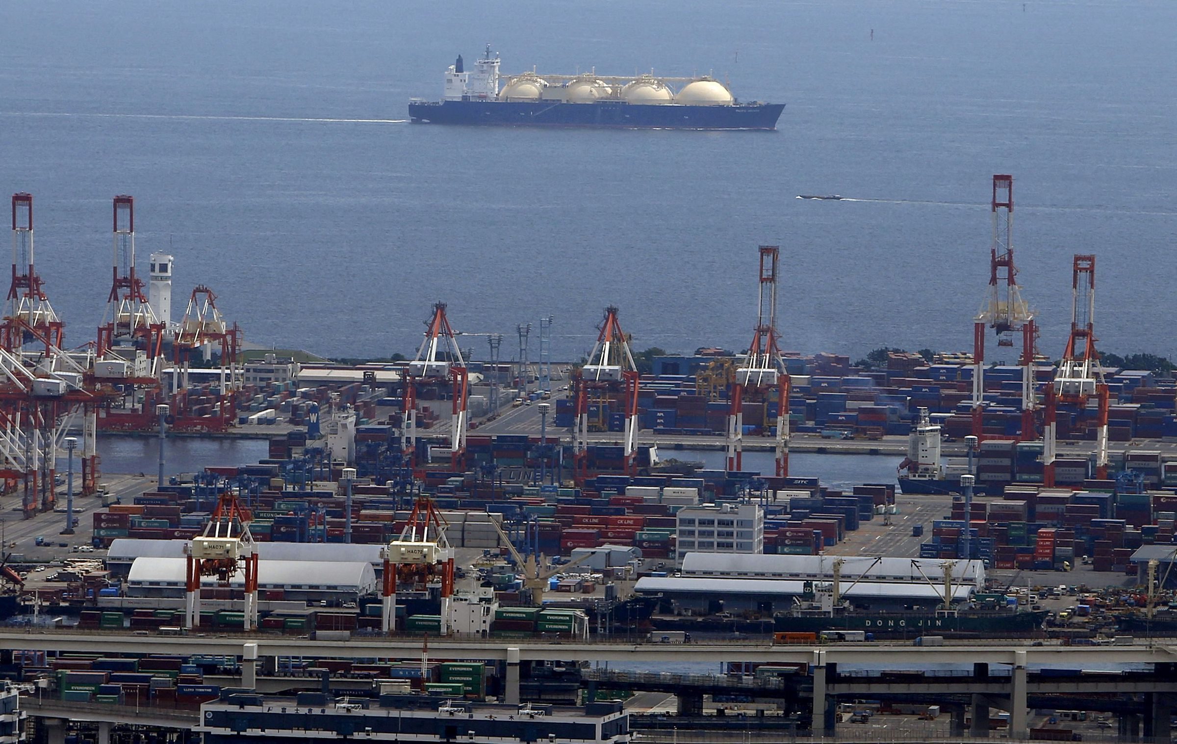 Japan tops up LNG reserves as possible Russian gas cutoff looms – source
