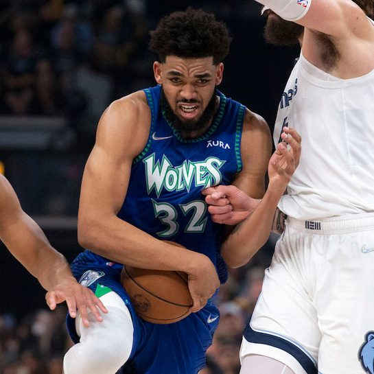 Wolves’ Karl-Anthony Towns loses 17 pounds, walking ability amid hospitalization