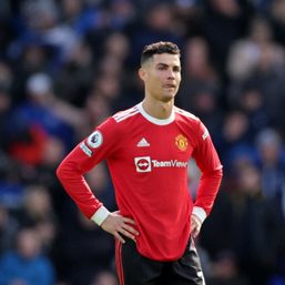 Ronaldo apologizes after mobile phone incident following Man United loss