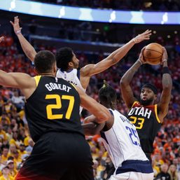 Anthony Davis exits injured, but Lakers rally past Jazz