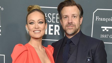 Olivia Wilde served papers from ex Jason Sudeikis onstage at CinemaCon