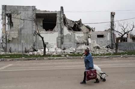 Ukraine hopes to evacuate 6,000 women, children and elderly from Mariupol