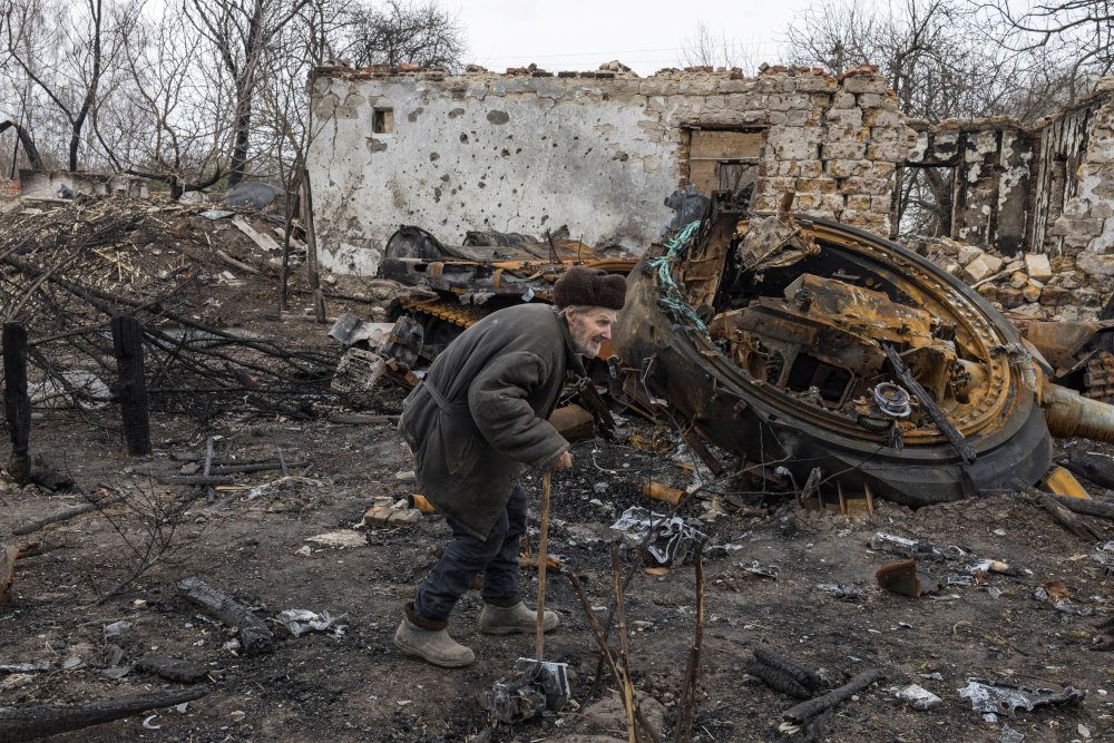 Ukraine’s Luhansk region tells civilians to evacuate while they can