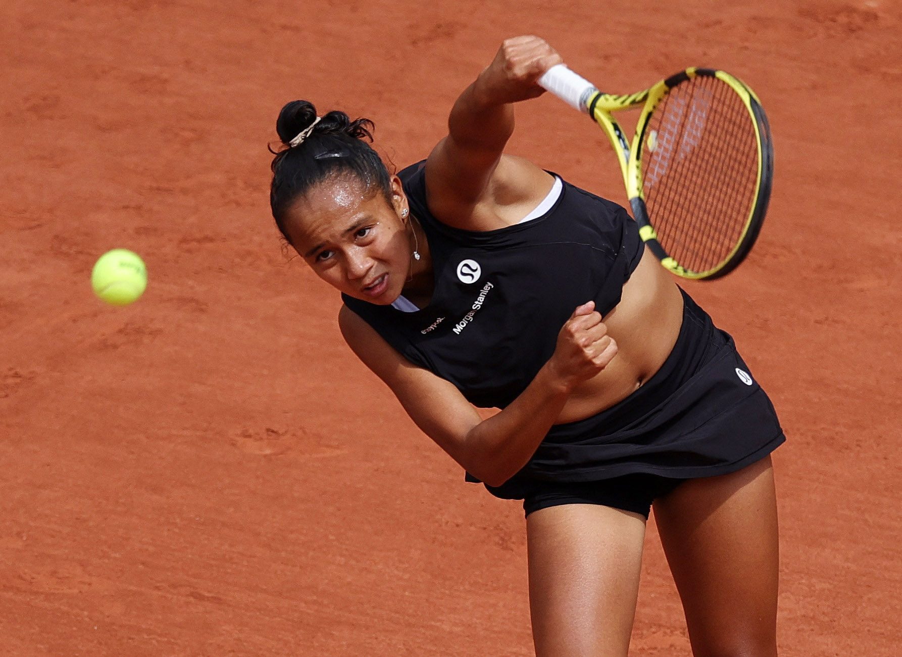 Fil-Canadian Leylah Fernandez bows to Italys Trevisan in French Open