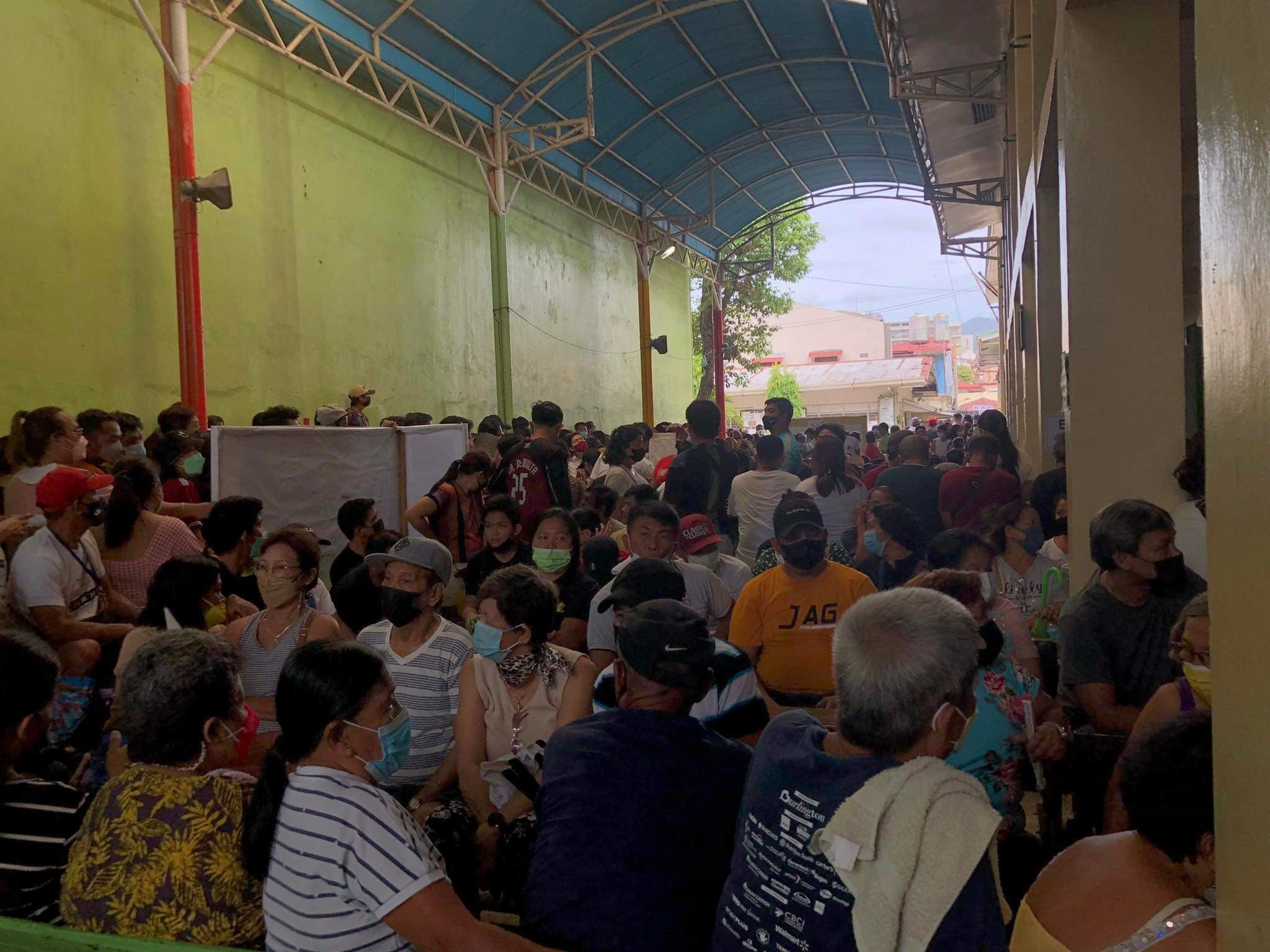 IN PHOTOS: Long lines, overcrowding in Mandaue polling precincts