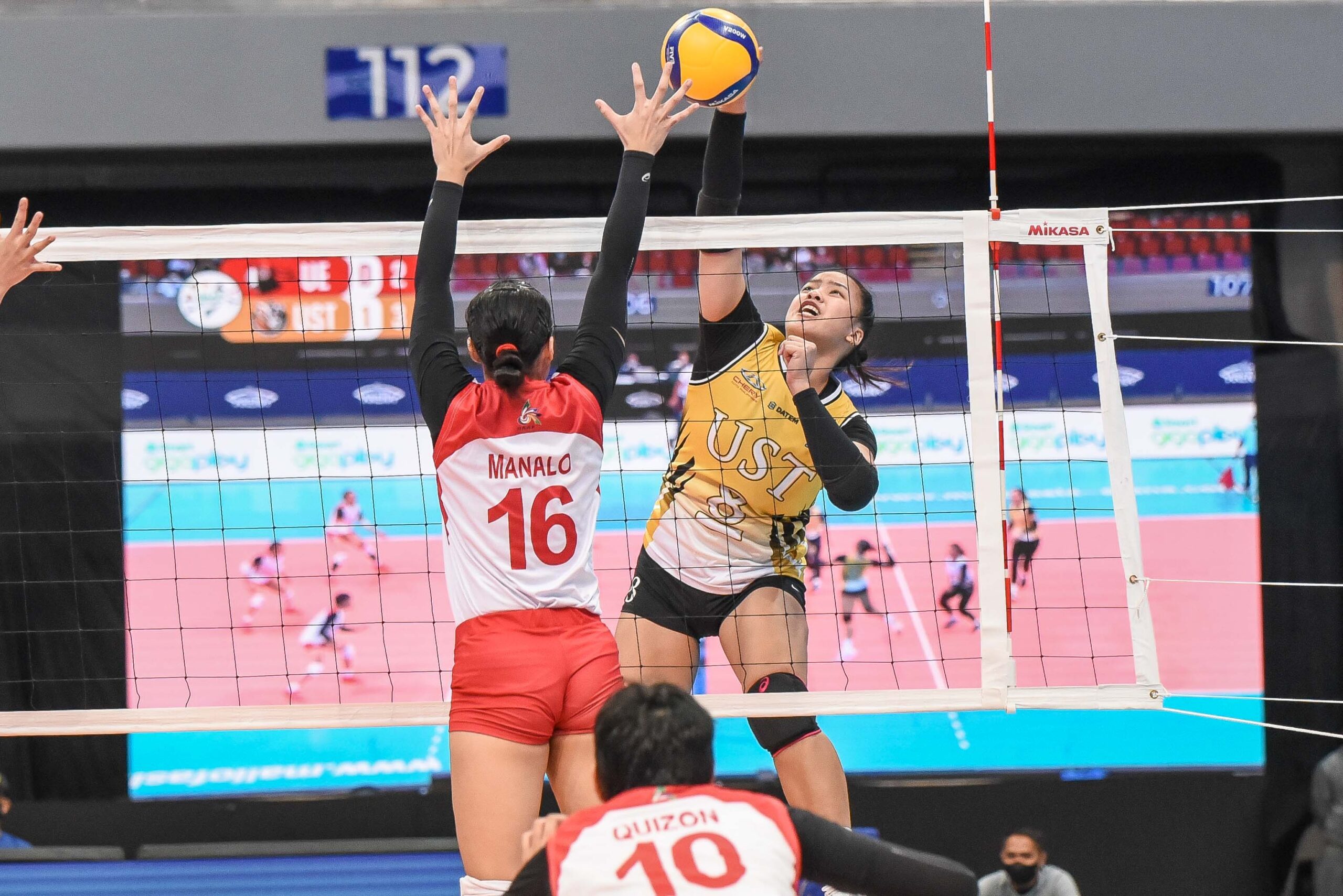 Eya Laure shows way for UST anew in sweep of UE