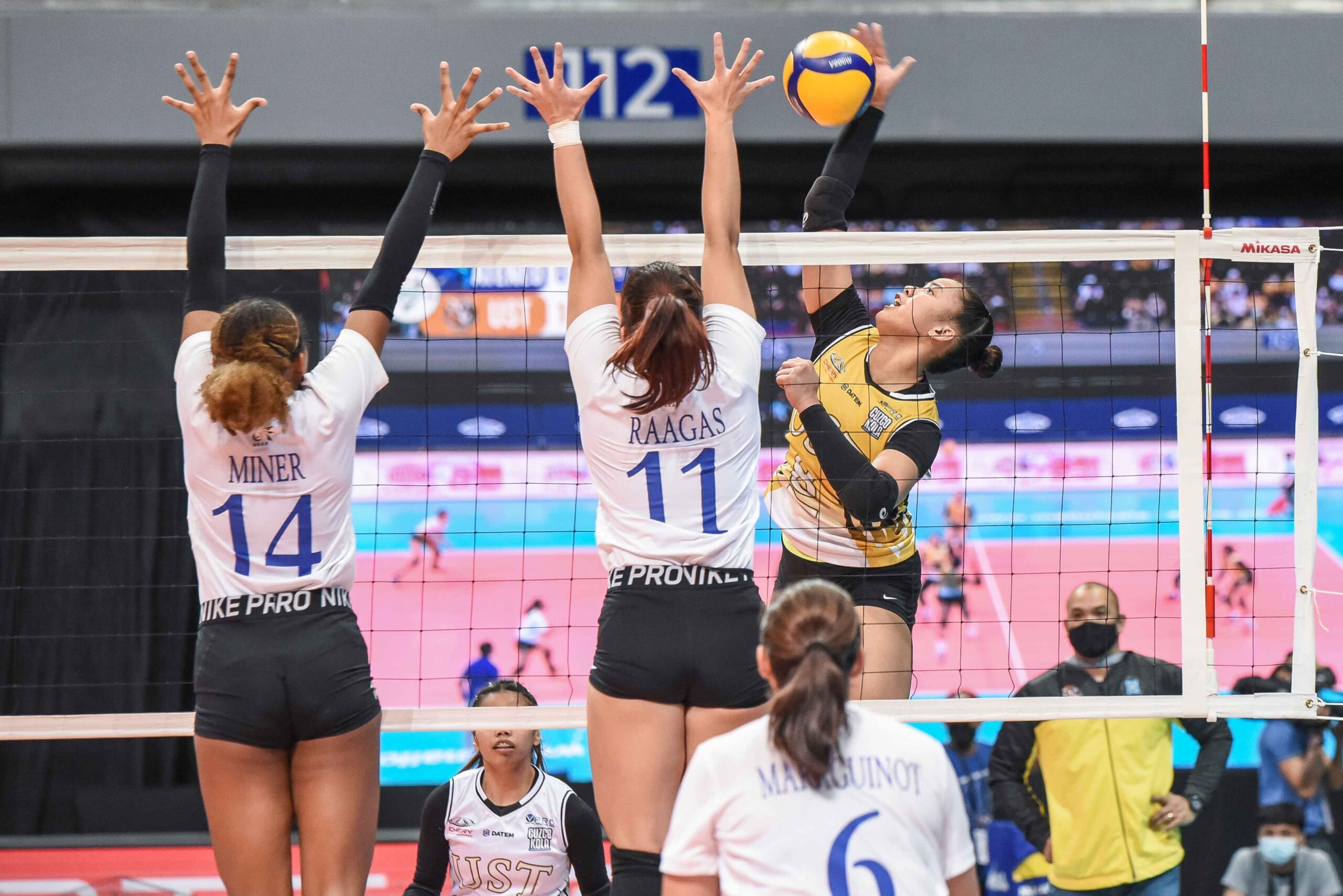 Clutch UST stops Ateneo run, ends first round at No. 2