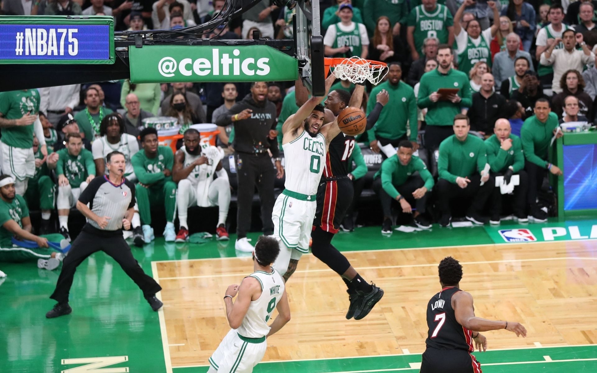 Jayson Tatum, Celtics bury Heat early, level East finals series 2-2