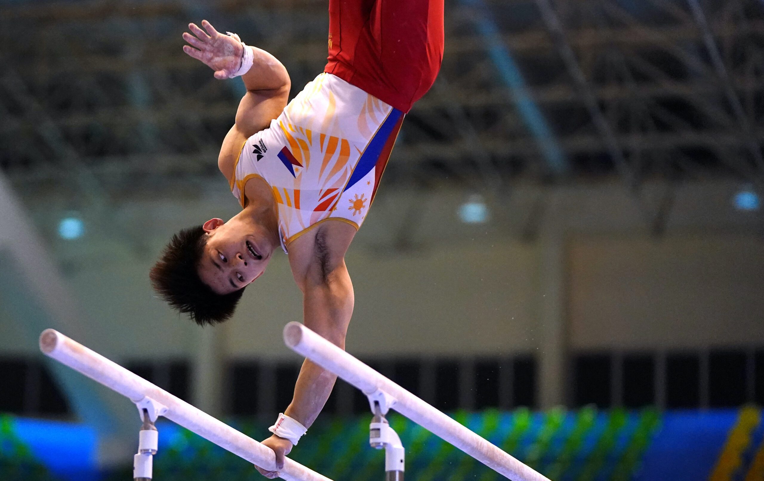 Carlos Yulo poised to become PH’s most bemedaled anew with parallel bars silver