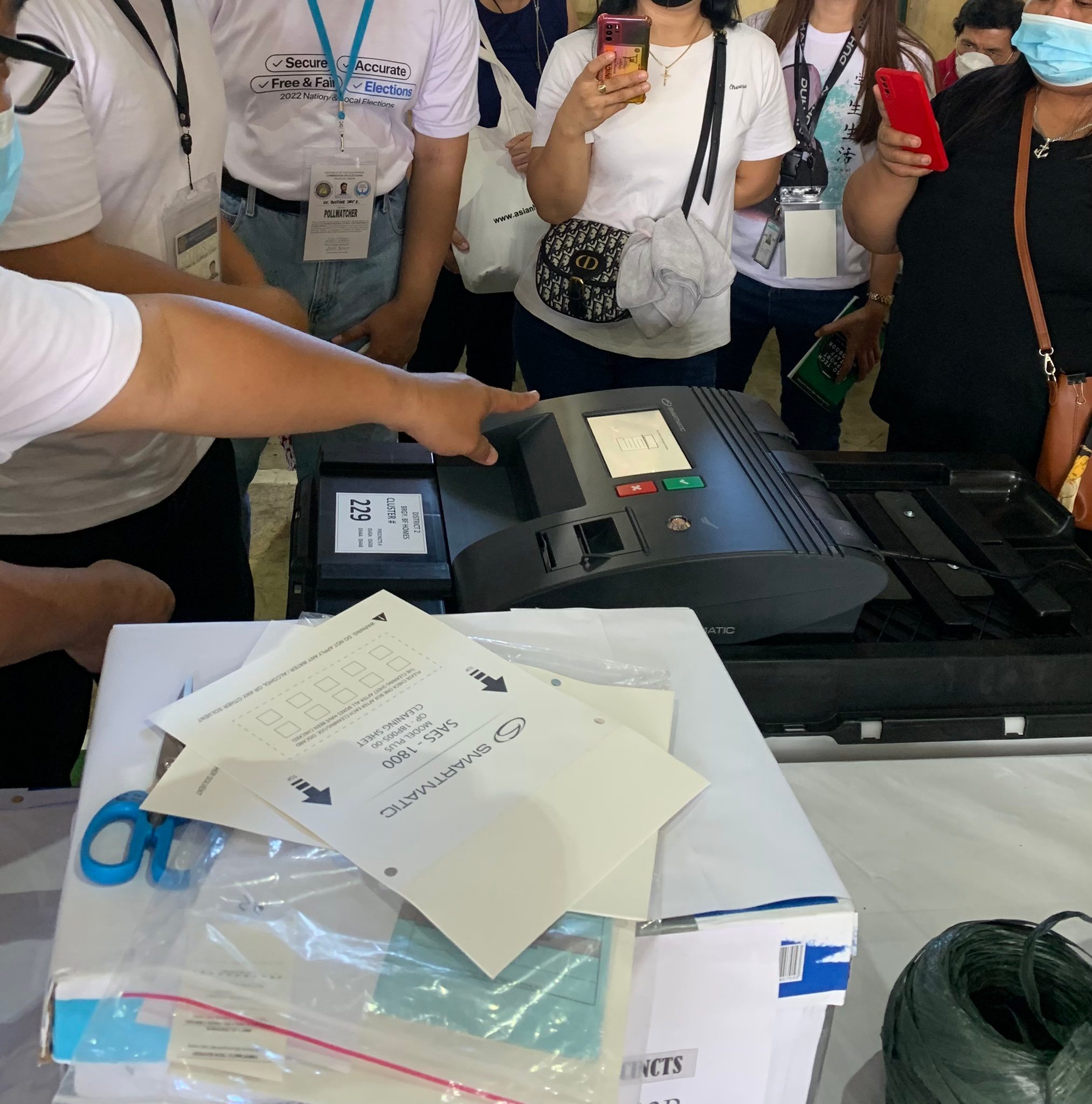 ‘Wait or come back’: Netizens report malfunctioning VCMs, long lines on election morning