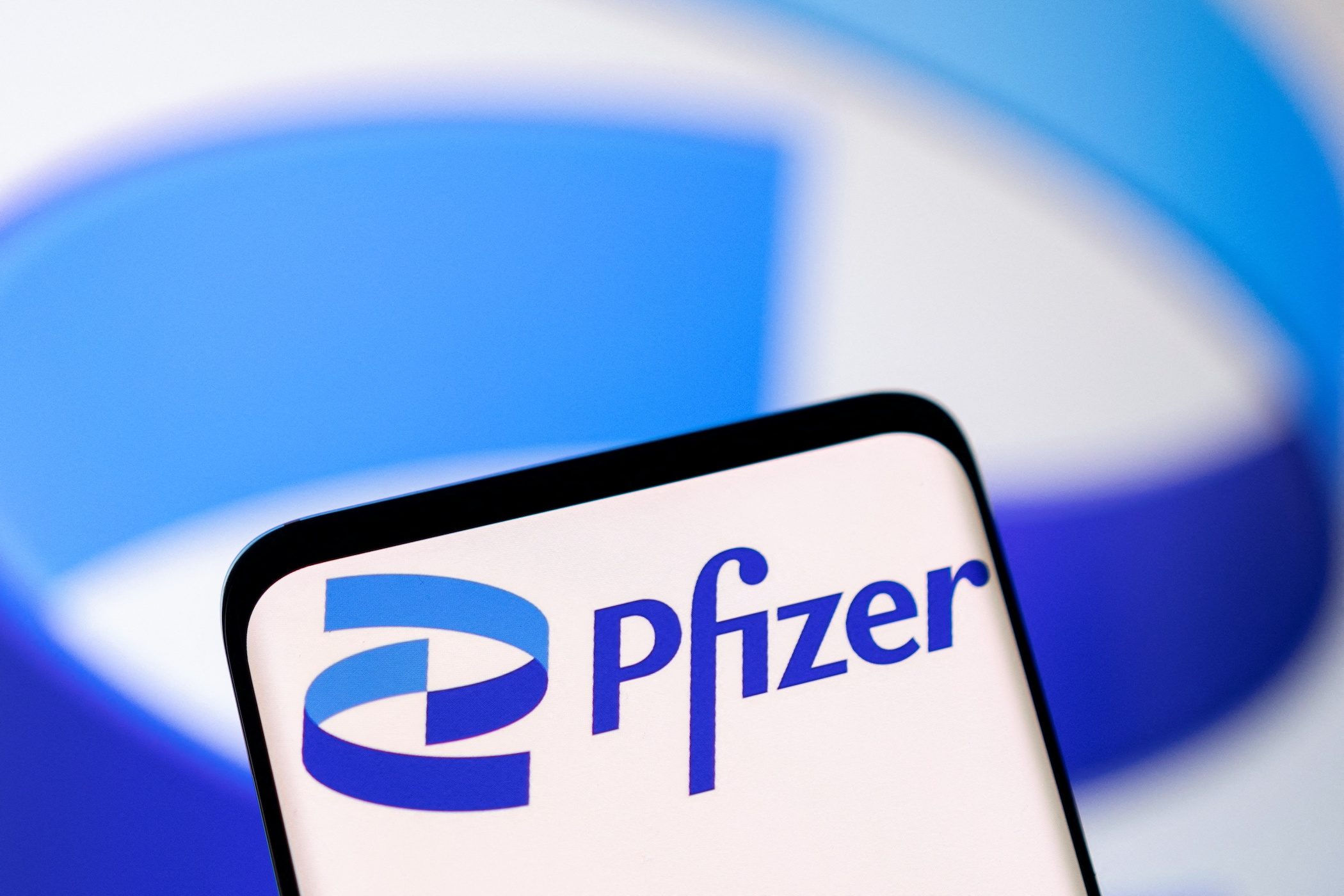 Pfizer keeps COVID-19 sales forecast unchanged as pandemic curbs ease