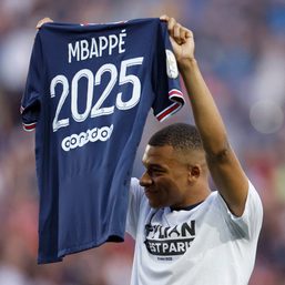 Crowd erupts as Kylian Mbappe extends PSG contract until 2025