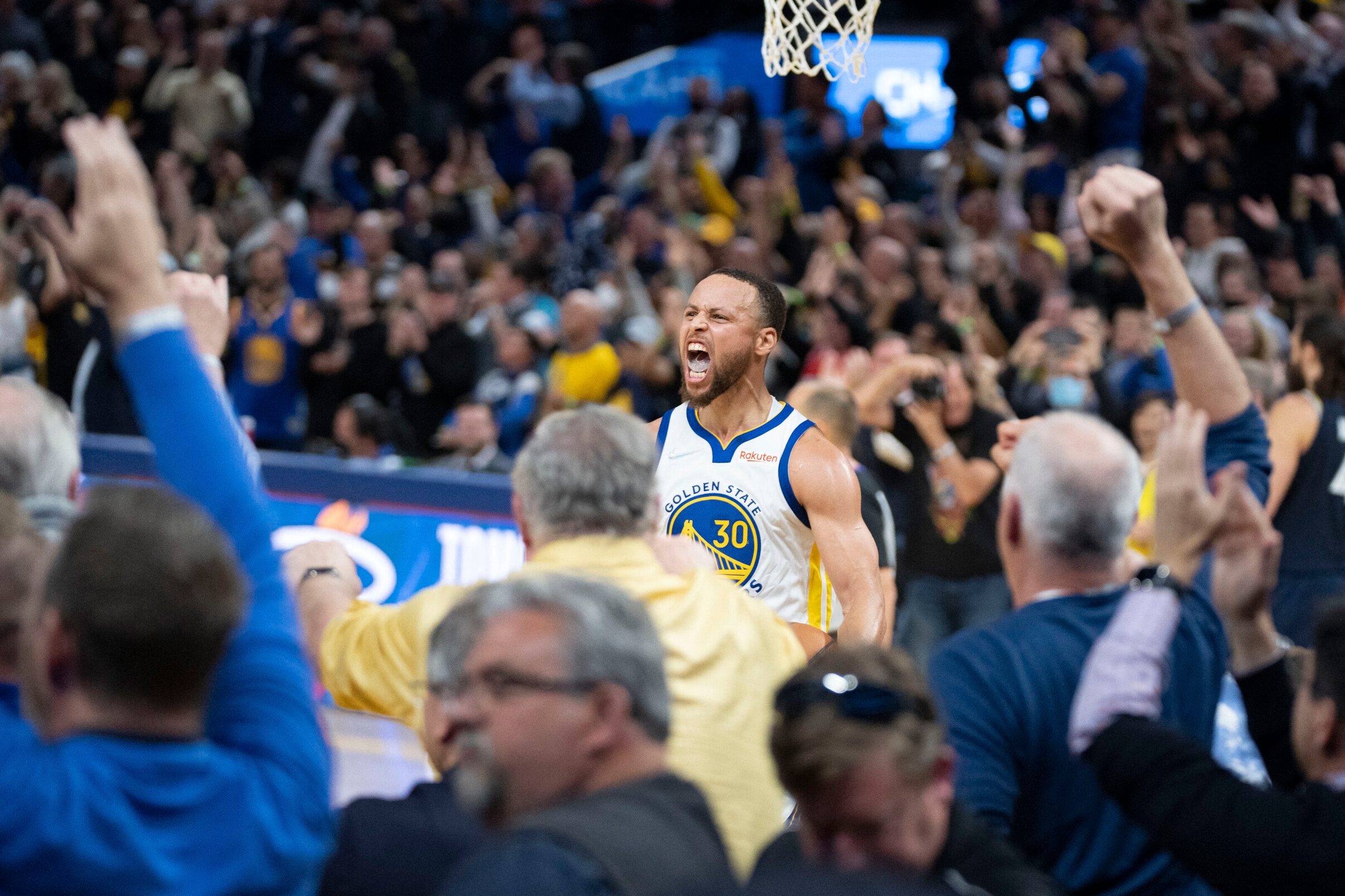Steph Curry, Warriors edge Grizzlies for 3-1 series lead