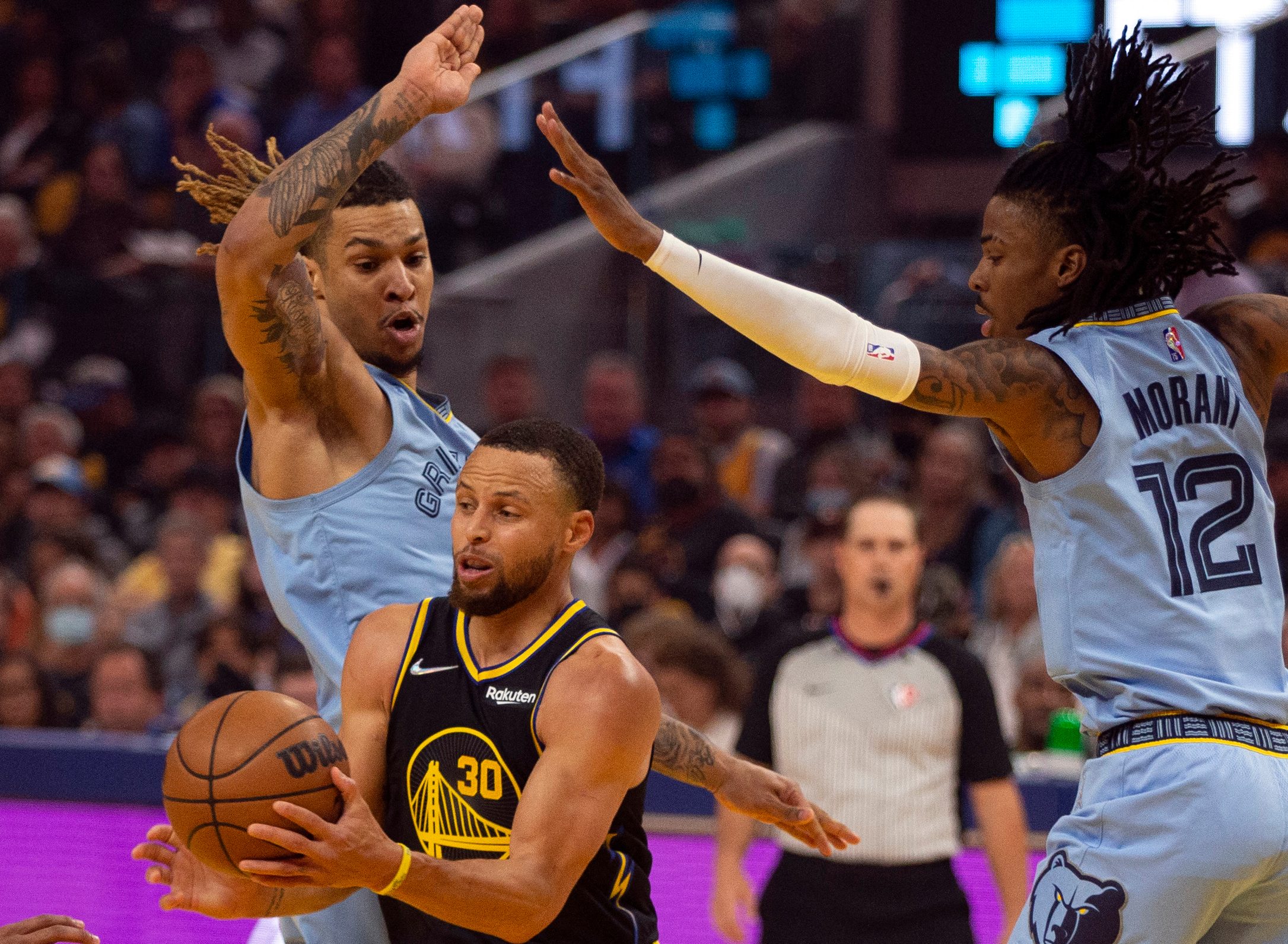 Warriors shoot 63% in Game 3 blowout of Grizzlies