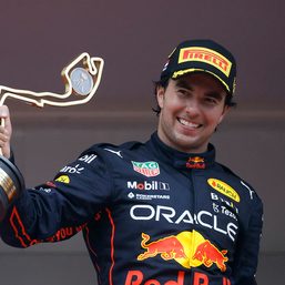 ‘Heart stopping’ Hamilton wins 7th British Grand Prix on 3 wheels