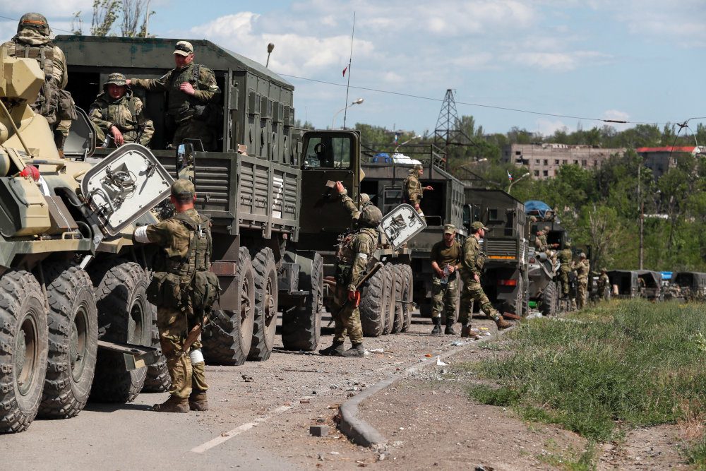 More than 250 Ukrainian troops surrender as Kyiv orders Mariupol to yield