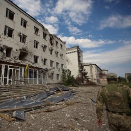 ‘Hard’ Ukraine peace talks go ahead as Kyiv apartment block shelled