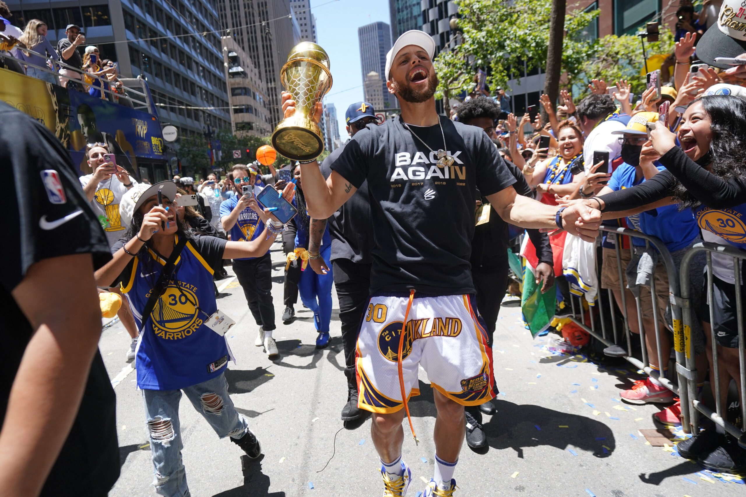 Warriors celebrate championship, mingle with fans in colorful parade