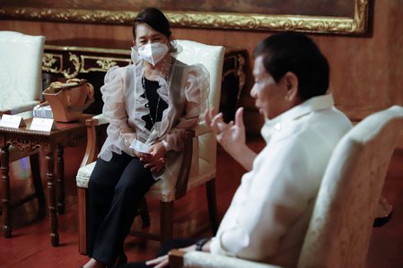 Gloria Arroyo, 18 other lawmakers urge House to ‘defend’ Duterte vs ICC