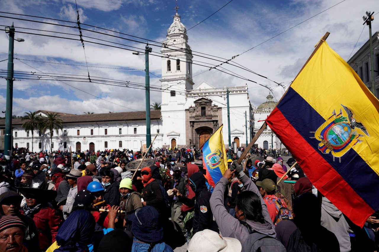 Ecuador government, indigenous leaders hold first talks amid protests