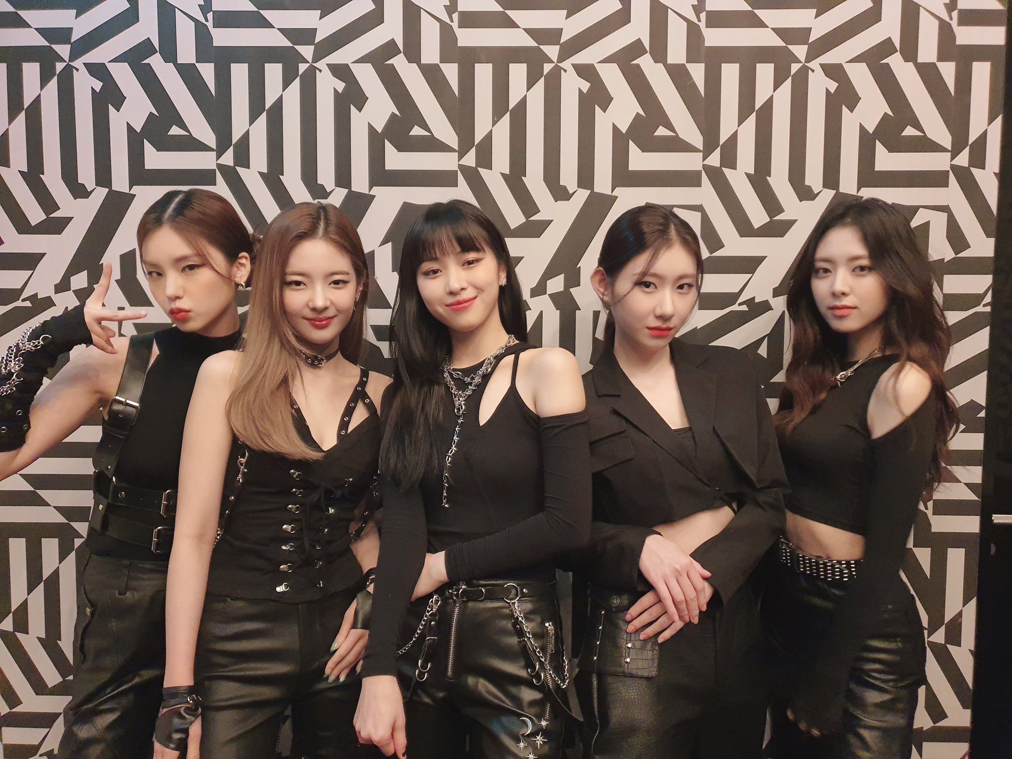ITZY announces July comeback with ‘CHECKMATE,’ drops world tour dates