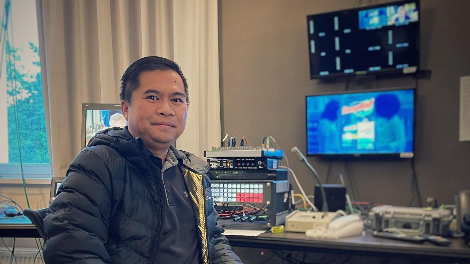 Filipino broadcast engineer plays vital role in CNN’s coverage of Ukraine war
