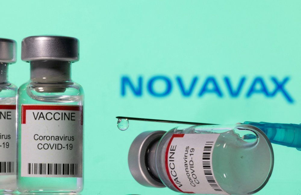 Novavax COVID-19 shot, aimed at vaccine skeptics, overwhelmingly backed by FDA panel
