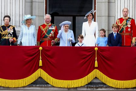 Beaming Queen Elizabeth waves to crowds as Platinum Jubilee celebrations begin