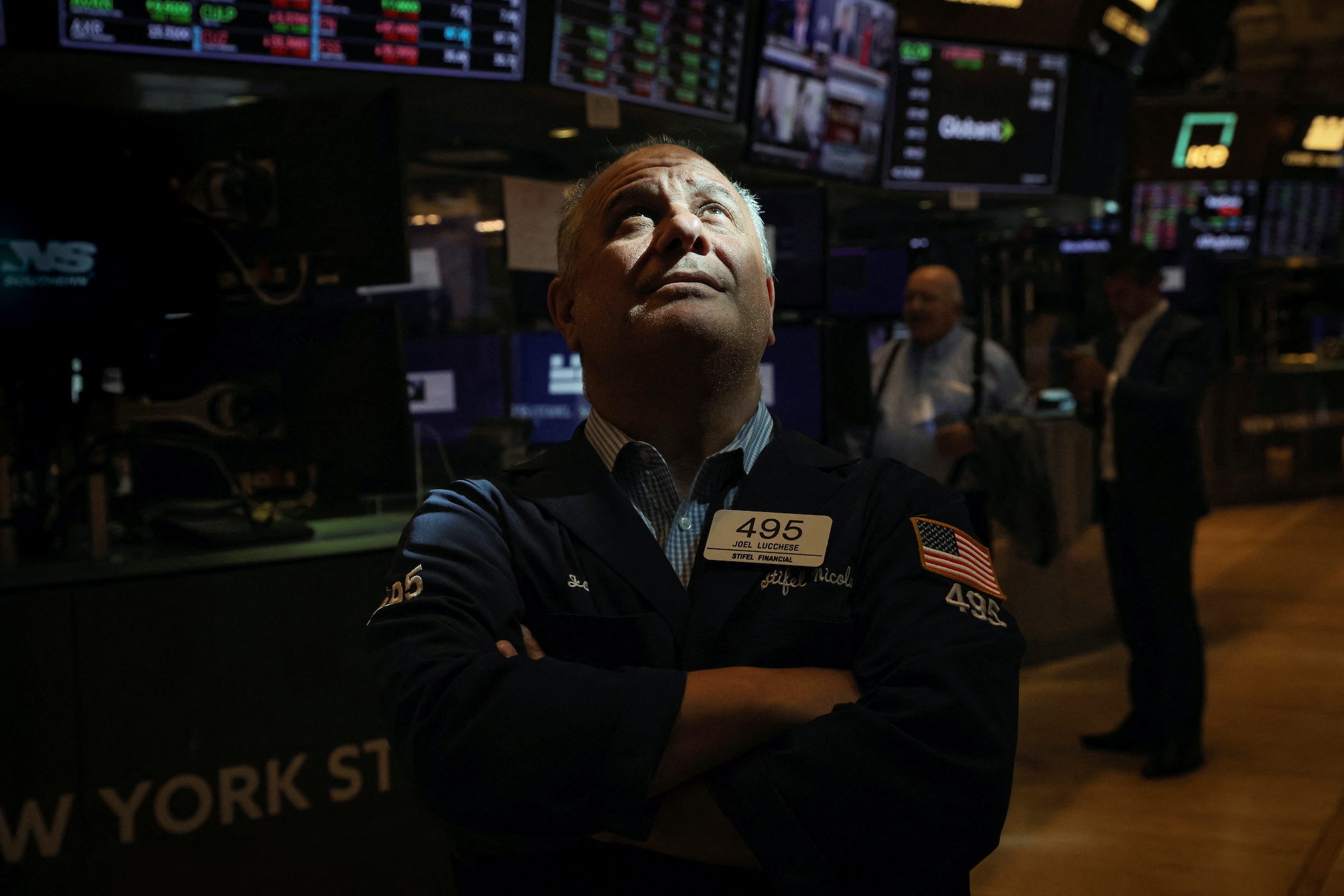 Stocks gain sharply for day and week, while copper falls further