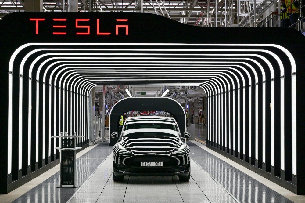 Tesla sued by former employees over ‘mass layoff’