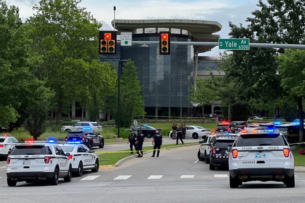 Gunman kills 4 in Oklahoma medical center, police say
