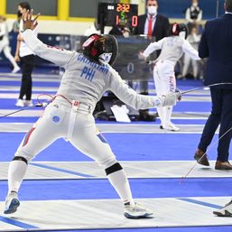 Samantha Catantan takes on South Korea’s Hong in Fencing World Championship final 64