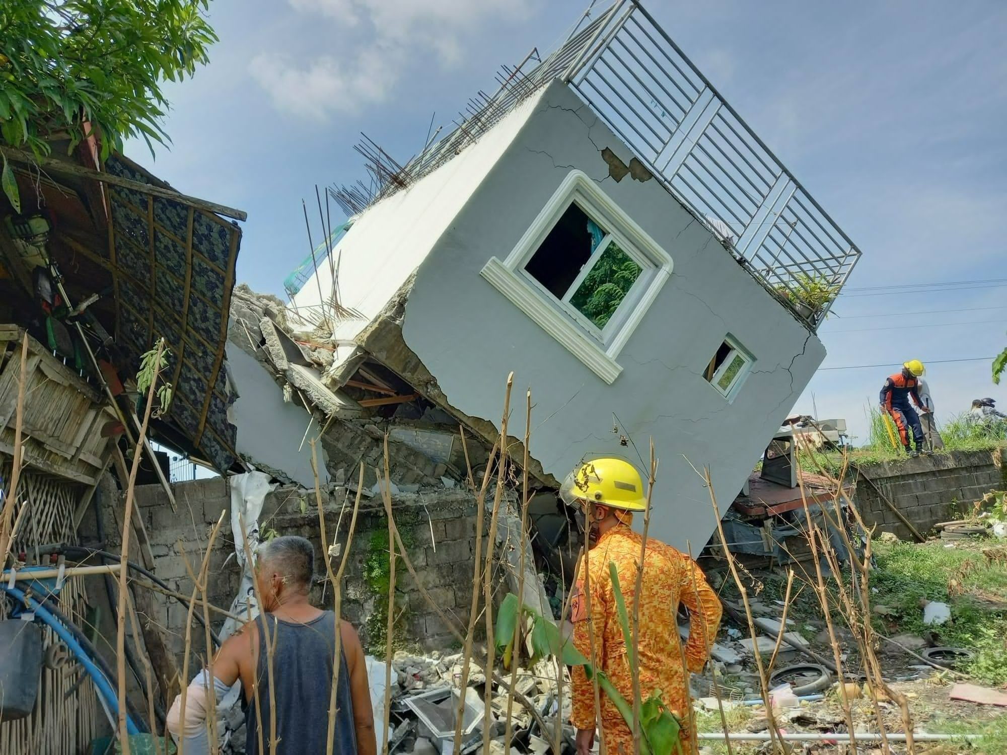 Землетрясение 2022 году. Филиппины землетрясение. Разрушения от землетрясения Филиппины. Землетрясение магнитудой 6,2 произошло на Филиппинах.