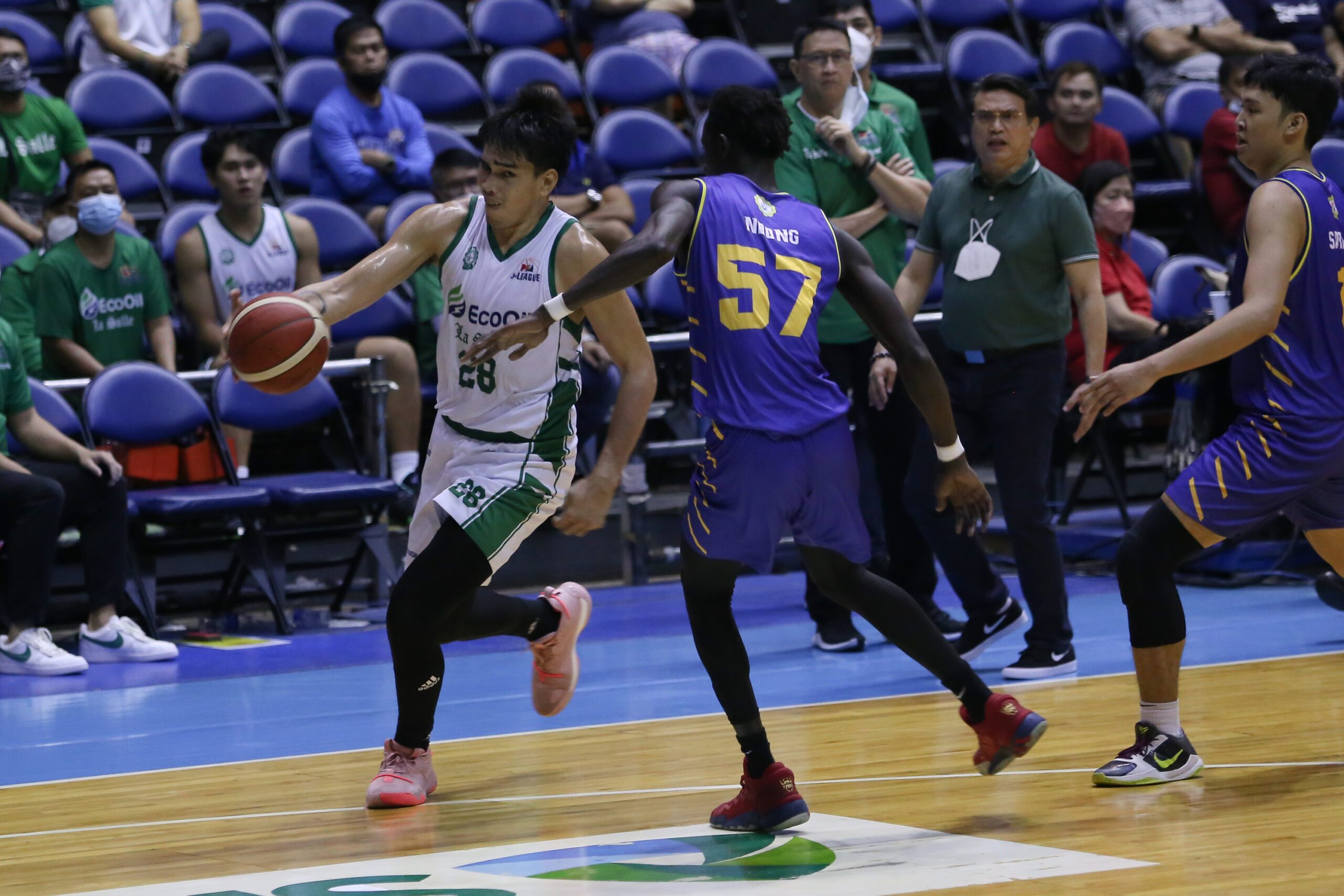 Quiambao delivers late as La Salle outlasts St. Clare for 2nd straight win