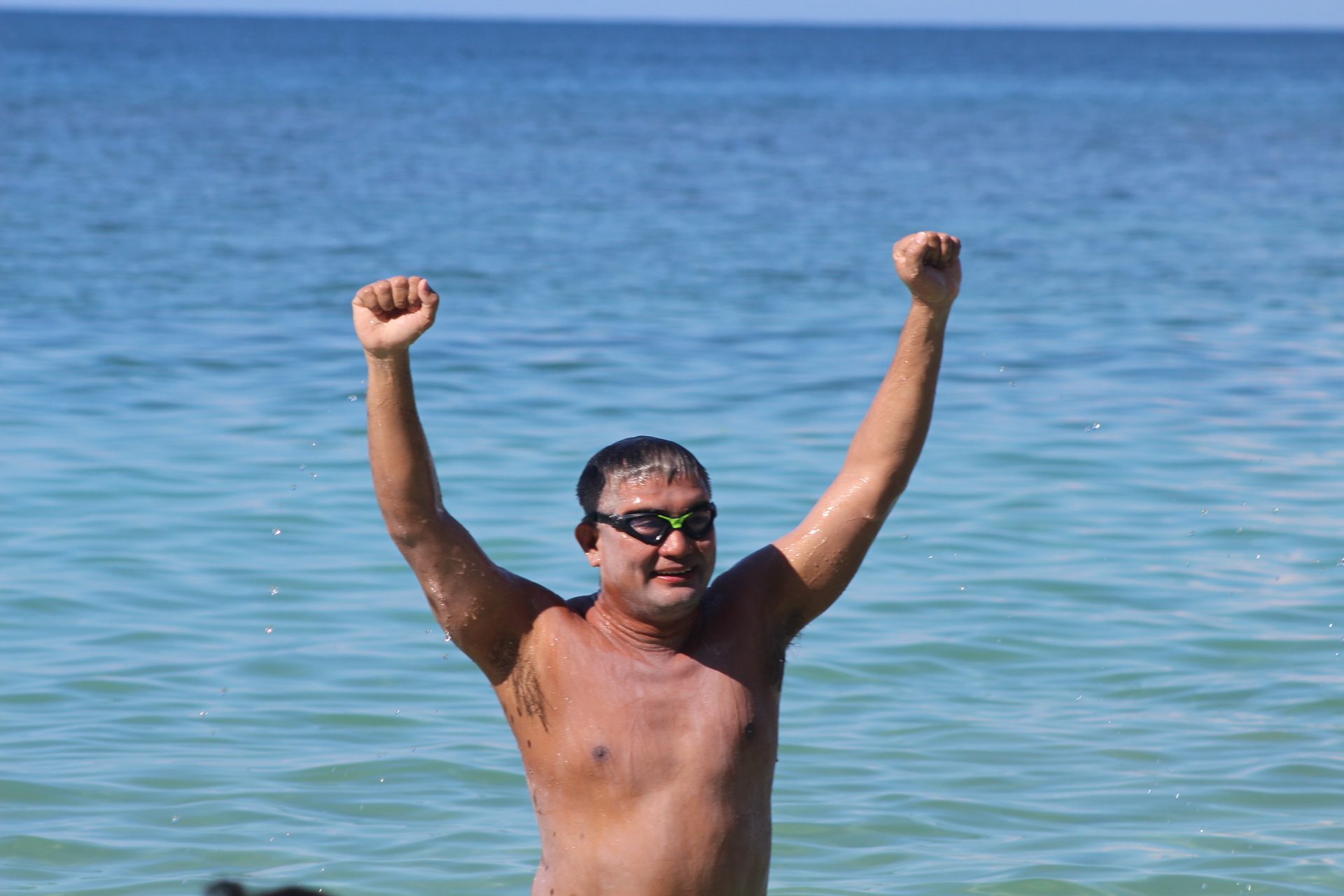 Winds, rough waters force ‘Pinoy Aquaman’ to cut short Lake Michigan swim