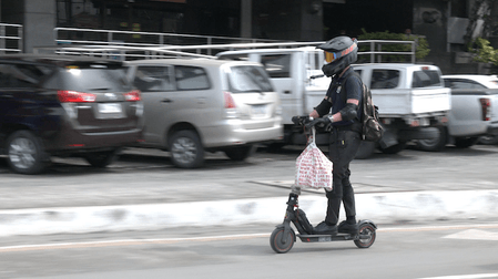 High fuel prices prod more Filipinos to turn to e-kickscooters, micromobility