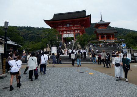 Kyoto’s love-hate relationship with tourists endures as yen weakens