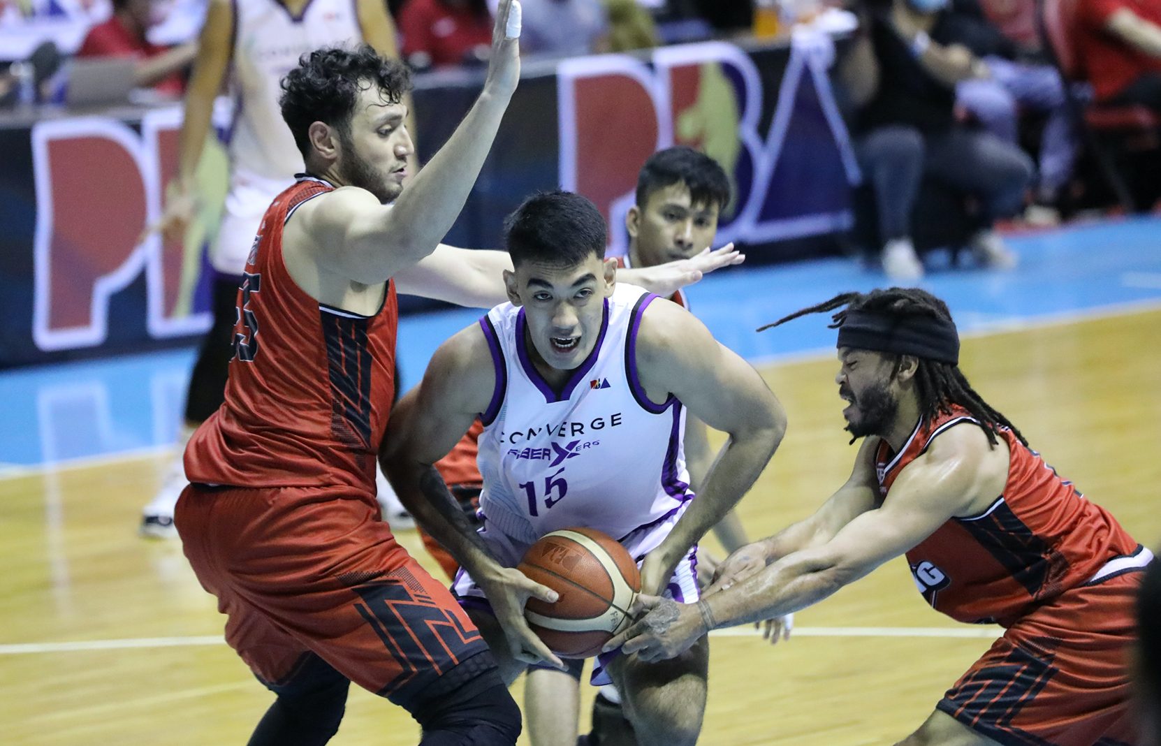 Rookie Arana delivers big plays as Converge stretches Blackwater skid