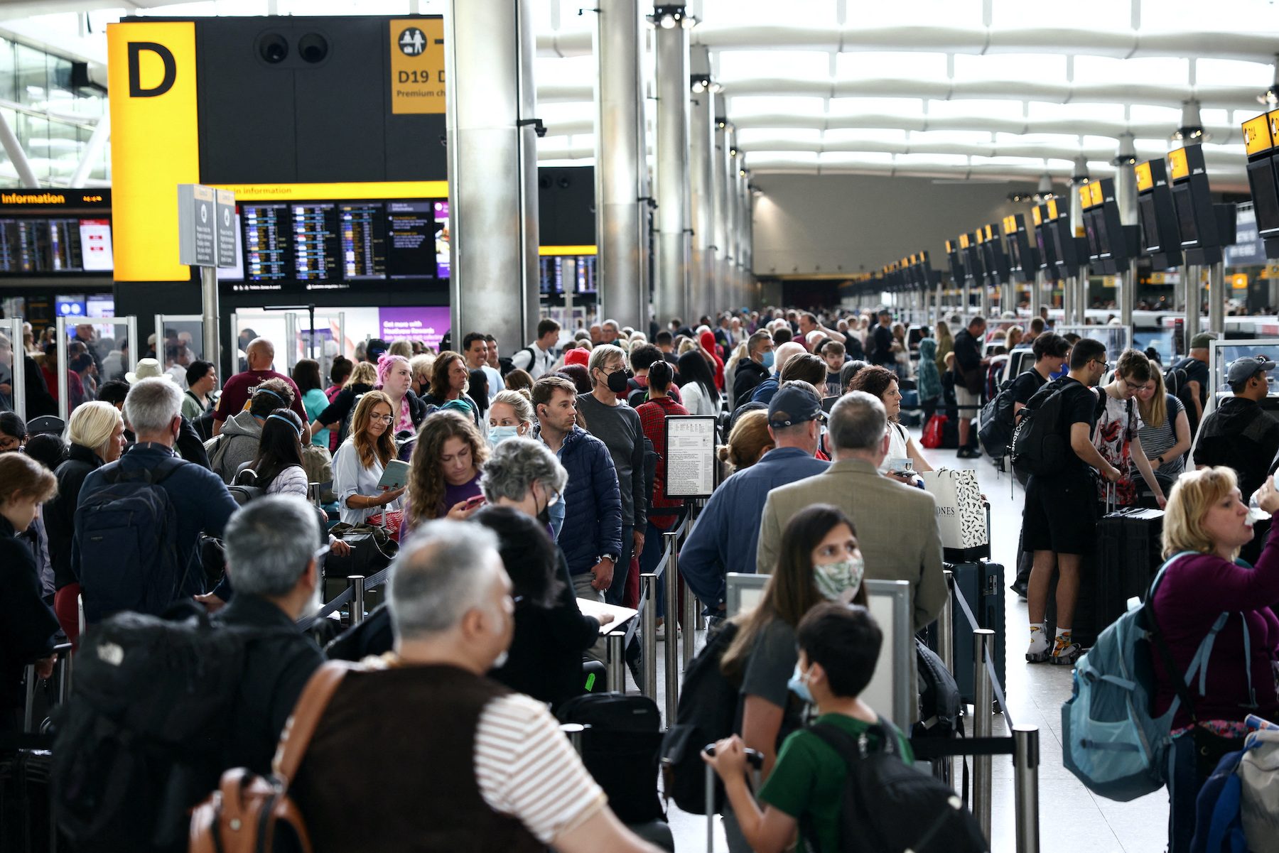 London’s Heathrow caps passengers at 100,000 a day