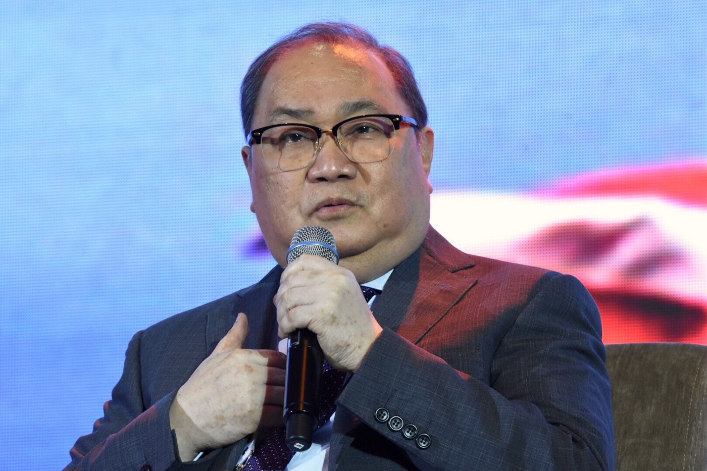 Manny Pangilinan offers help to gov’t after New Year’s Day mess in NAIA