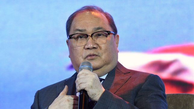 Manny Pangilinan offers help to gov’t after New Year’s Day mess in NAIA