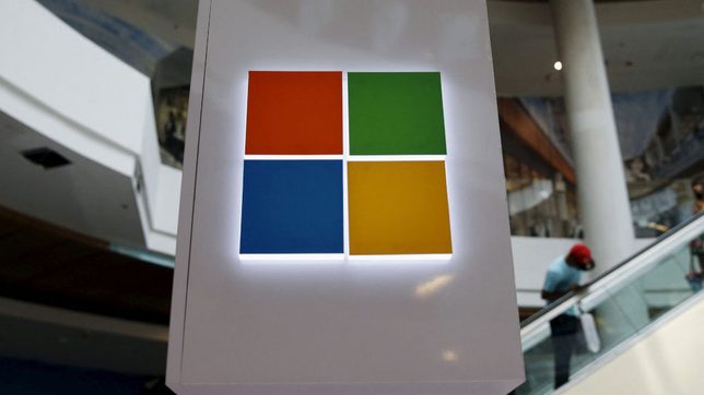 Microsoft soothes market fears with forecast for strong revenue growth