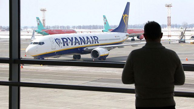 Italy threatens to ban Ryanair for virus rule-breaking