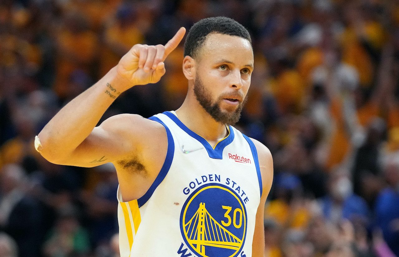 Stephen Curry jersey auctioned for $200,000