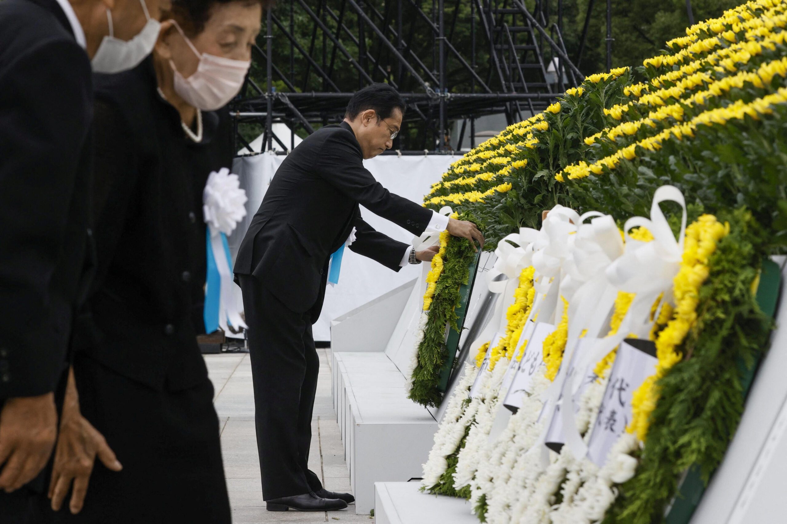 Hiroshima berdoa bagi perdamaian, takut akan perlombaan senjata baru pada peringatan bom atom