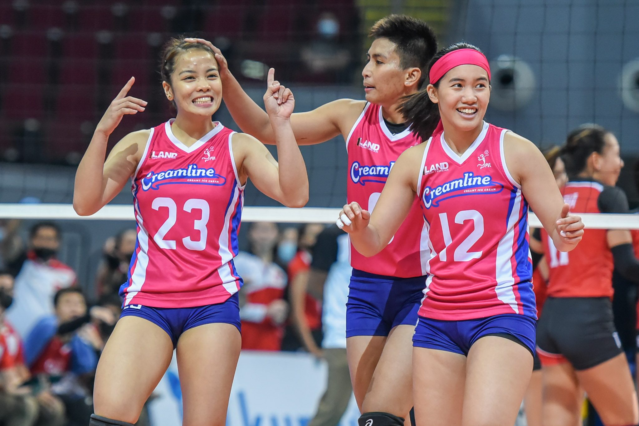 Creamline drubs Cignal, moves one win closer to PVL Invitationals knockout final