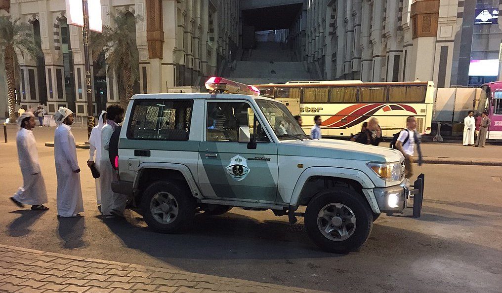 Terrorism suspect blew himself up in Jeddah, injuring 4, Saudi media says